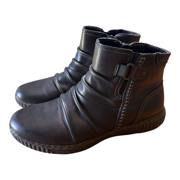Clarks Collection Caroline Orchid Black Leather Ruched Ankle Boots Size: 10 - Picture 1 of 9